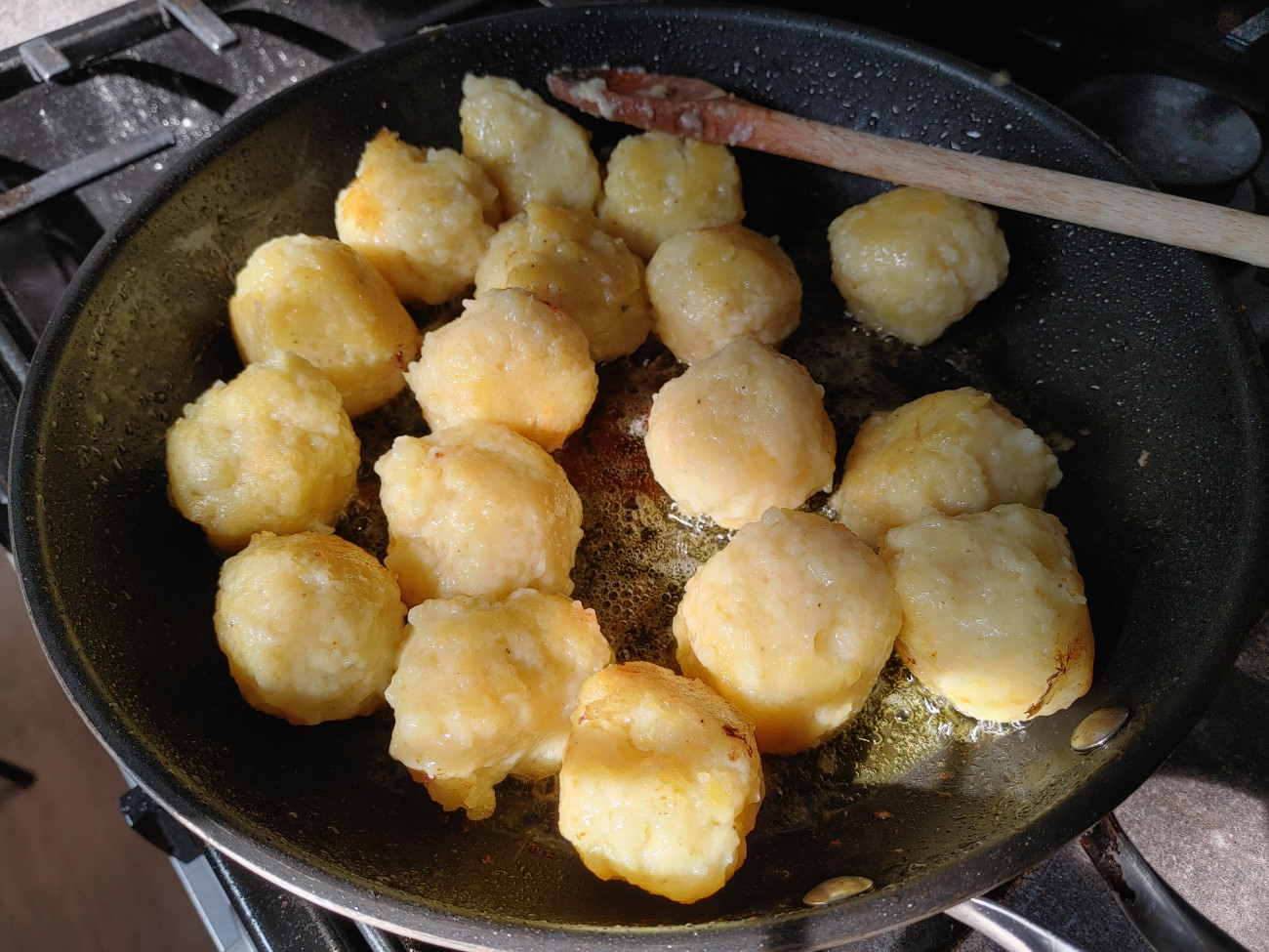 Krumpligombóc: finomabb, ha főzés után megpirítjuk